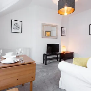 Apartment Charming, Well-equipped - 5 Minutes From, Bournemouth