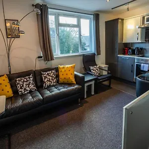 Apartment Newly Renovated Ideally Situated 2 Bedroom Flat, Bournemouth